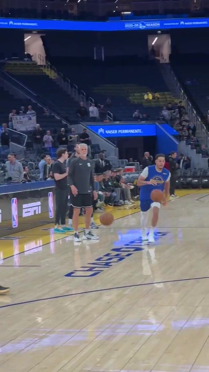 离复出不远了库里赛前和弟弟一起投篮热身