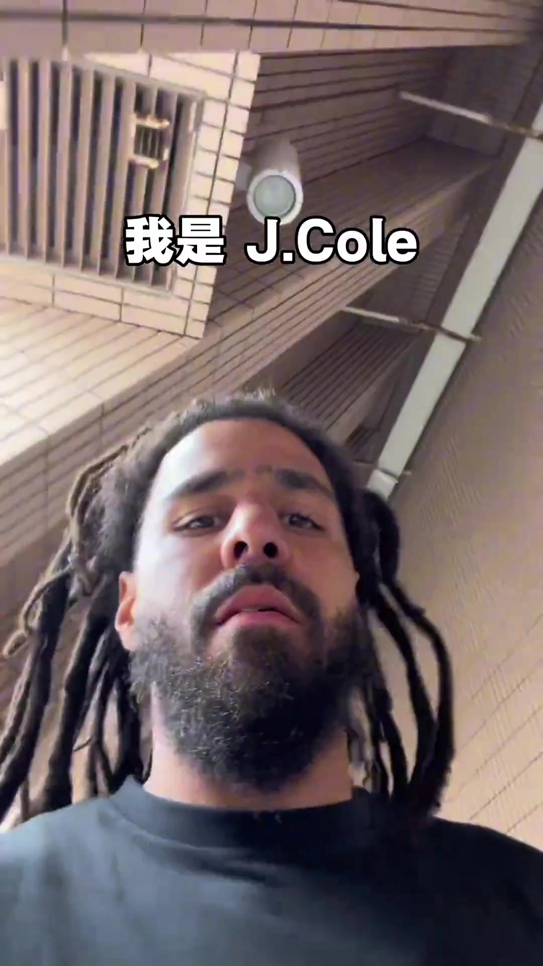 J.Cole社媒晒视频和中国球迷打招呼很期待来到中国