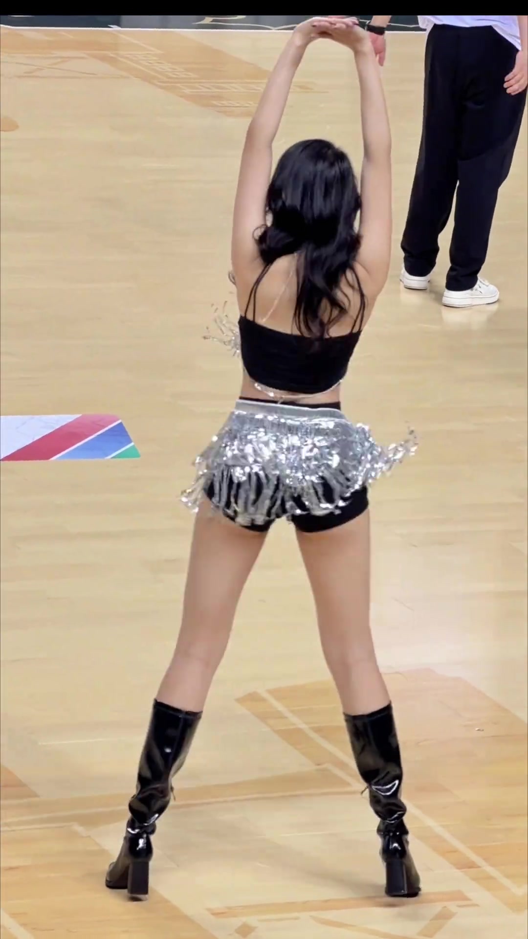 这丰满身材同曦啦啦队美女BEI贝爷是你们喜欢的类型嘛