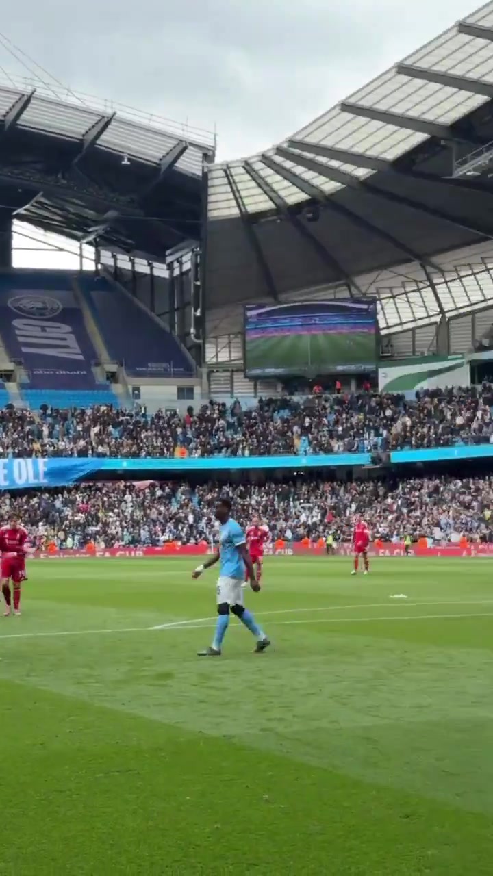 索博斯洛伊表达对利物浦球迷赛后行为的不满小基耶萨劝阻