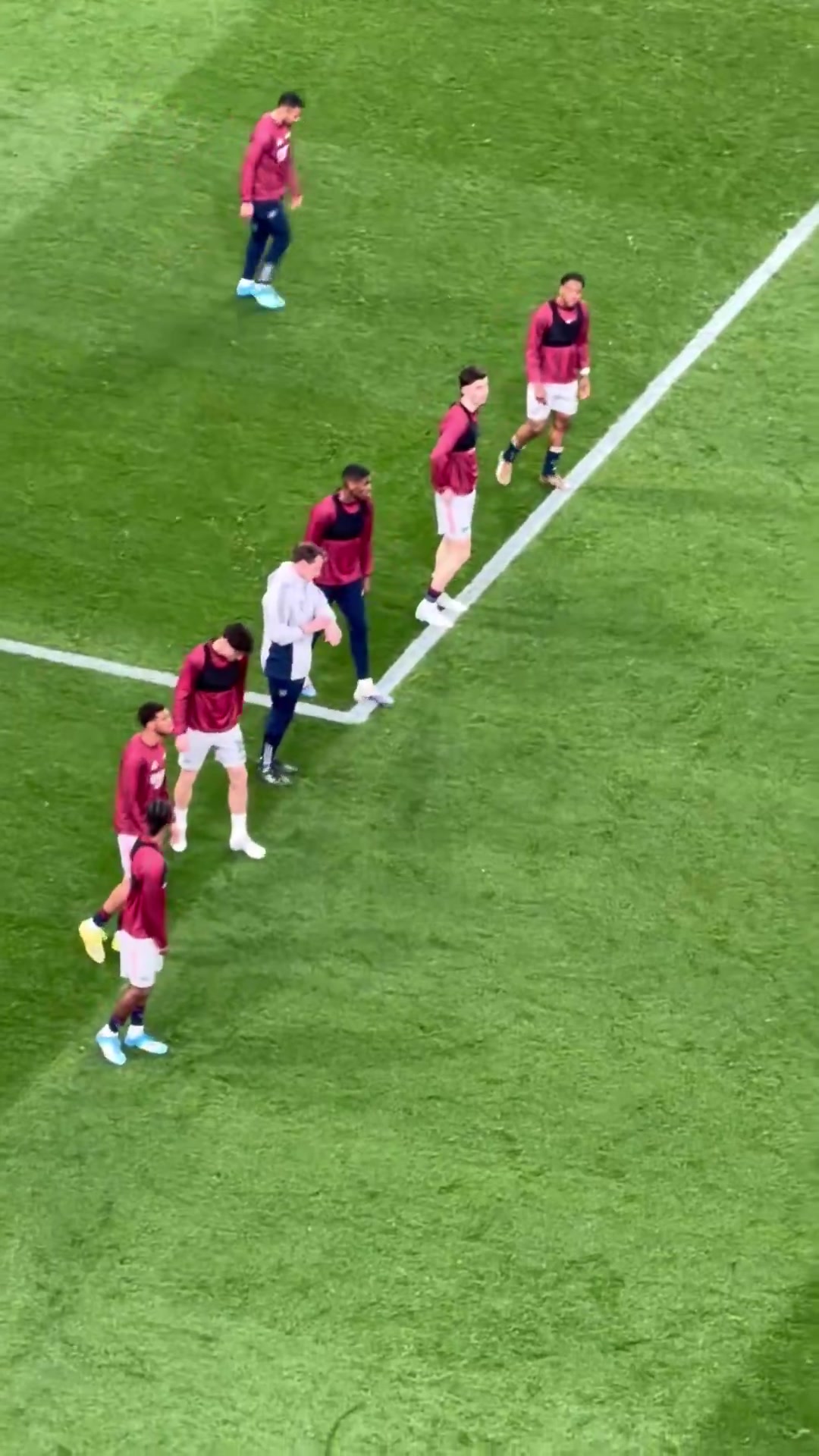 战胜葡体后道曼哈弗茨和其他阿森纳球员进行赛后加练