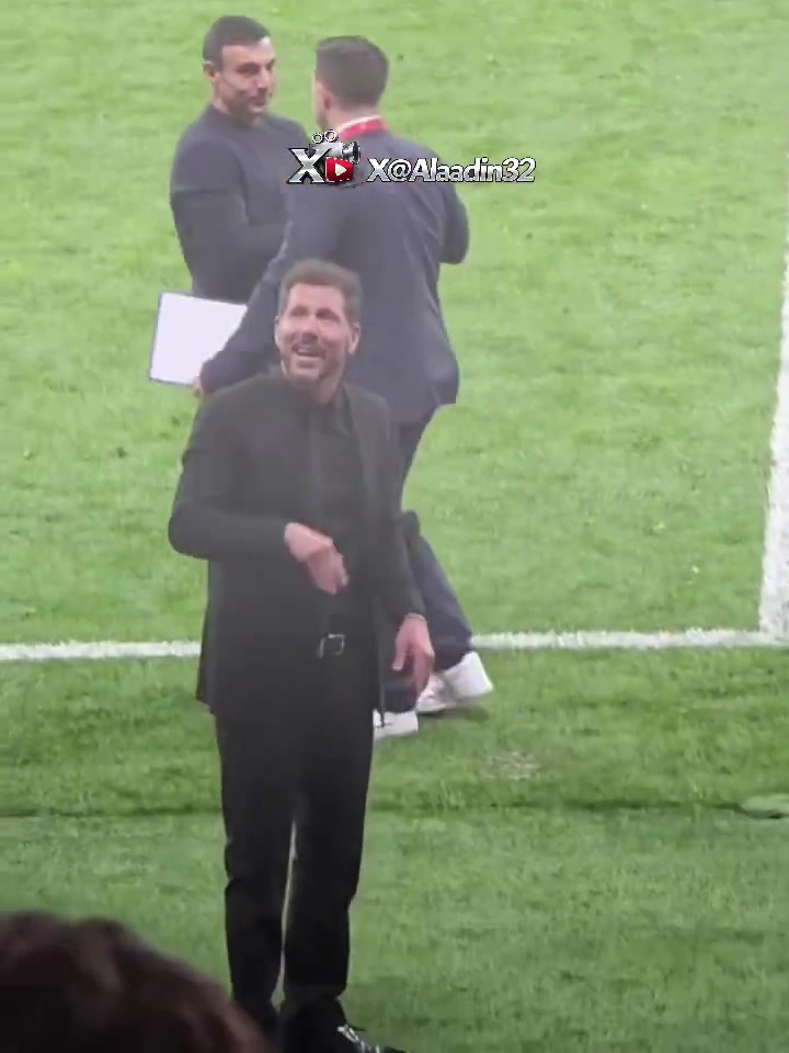 西蒙尼告诉看台巴萨球迷亚马尔在球场上睡觉