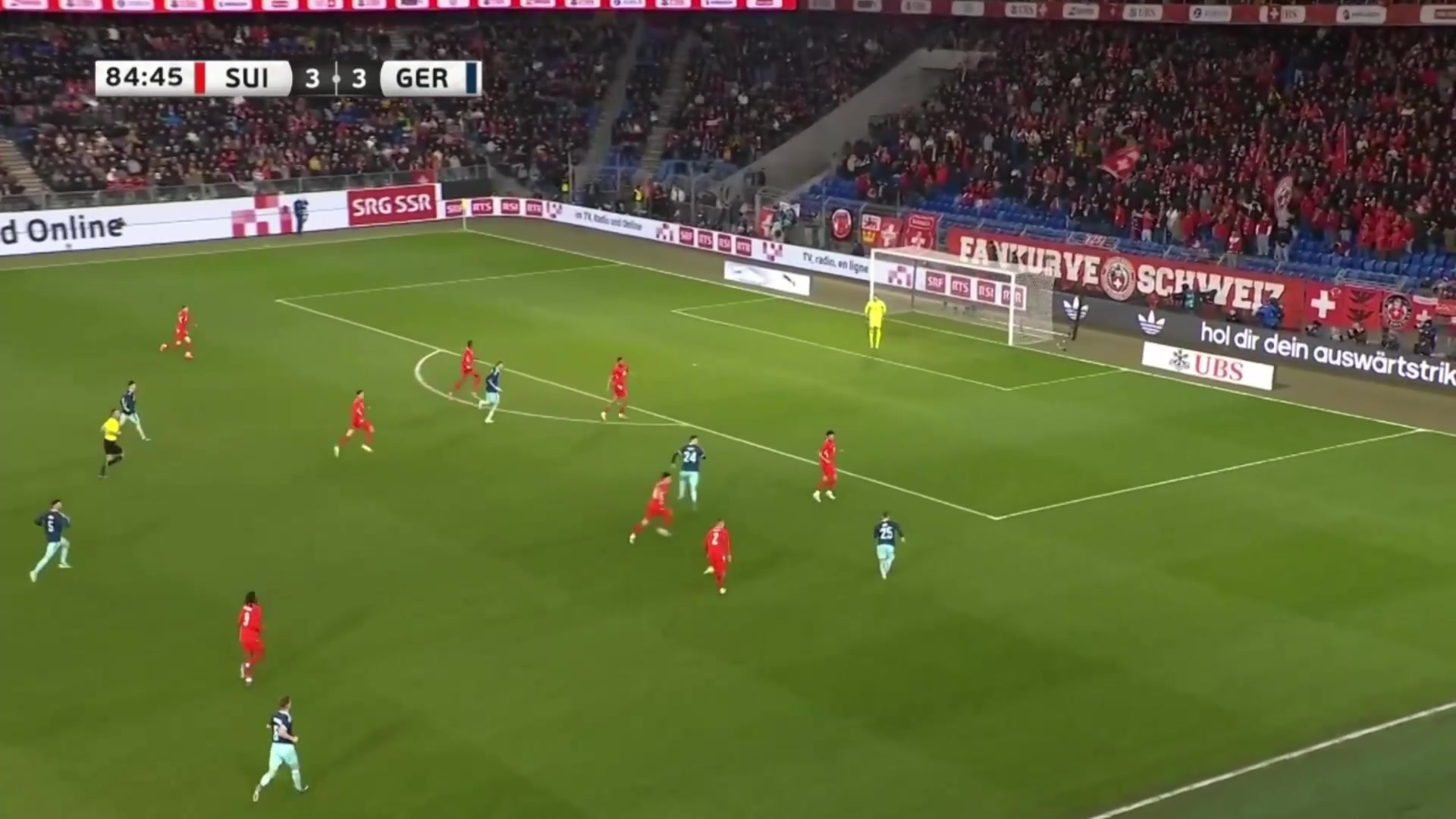 德国4-3瑞士维尔茨接球原地起脚兜射破门科贝尔望球兴叹