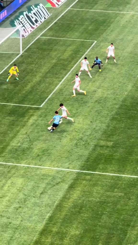 球迷沸腾了现场视角拍摄毛伟杰精彩进球