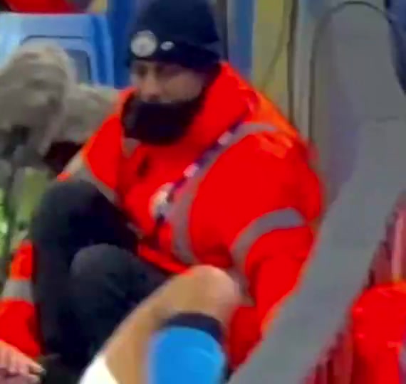 首回合爆发冲突胡桑诺夫遭德拉普推搡摔出场外