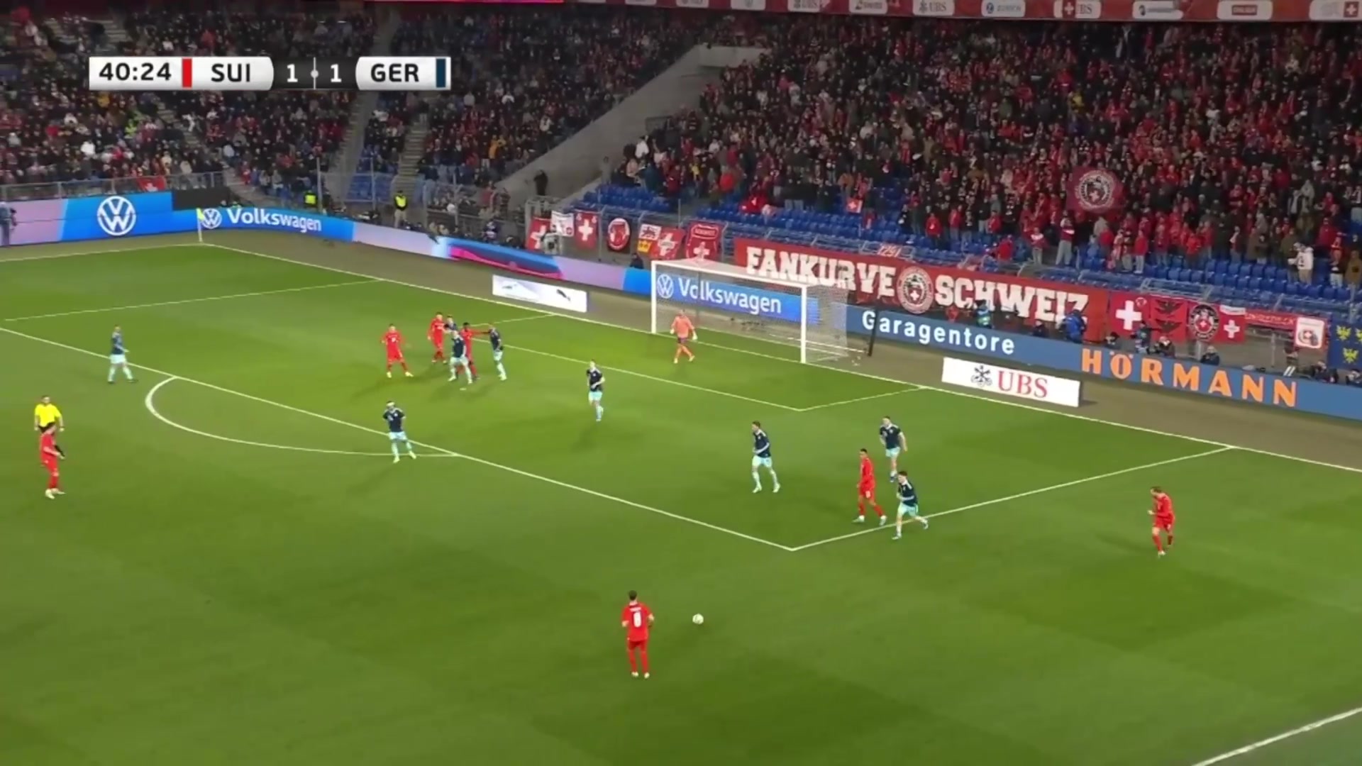 威德默右路传中助攻恩博洛头球冲顶破门