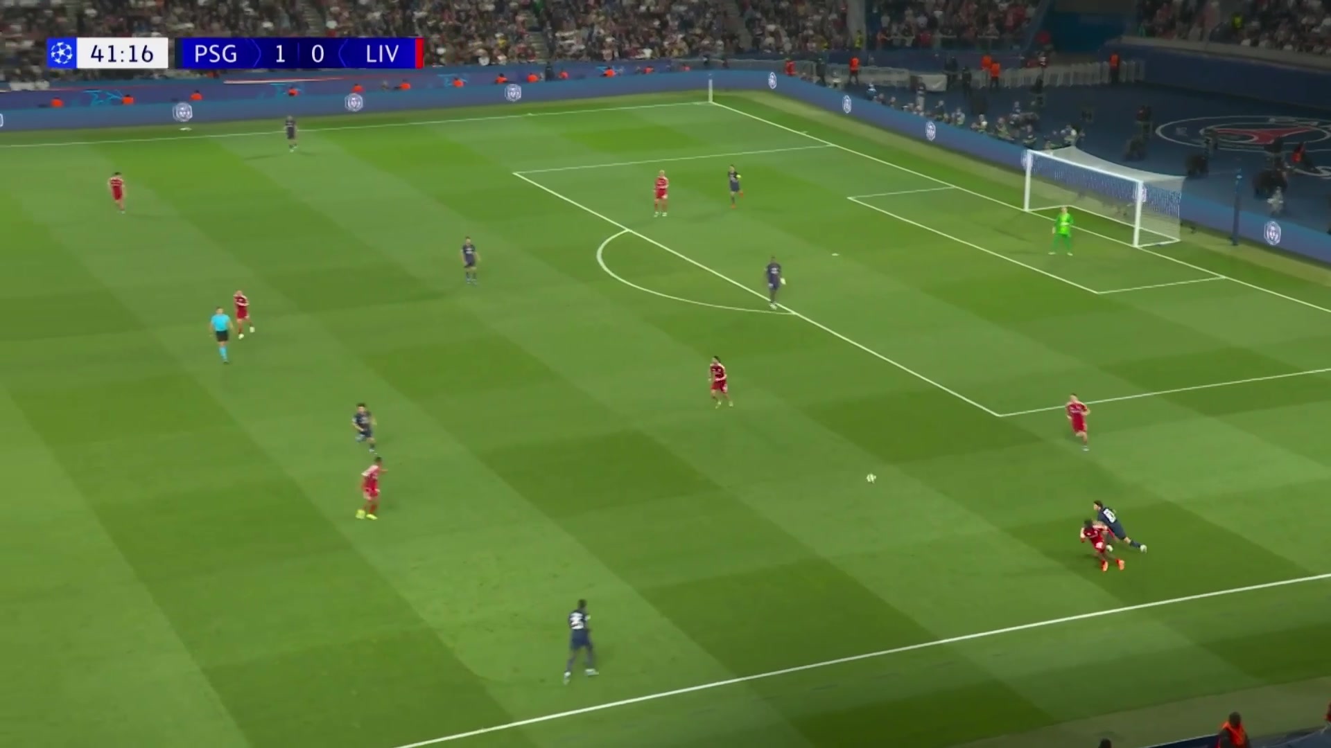 错失良机大巴黎配合行云流水登贝莱禁区内推射太正