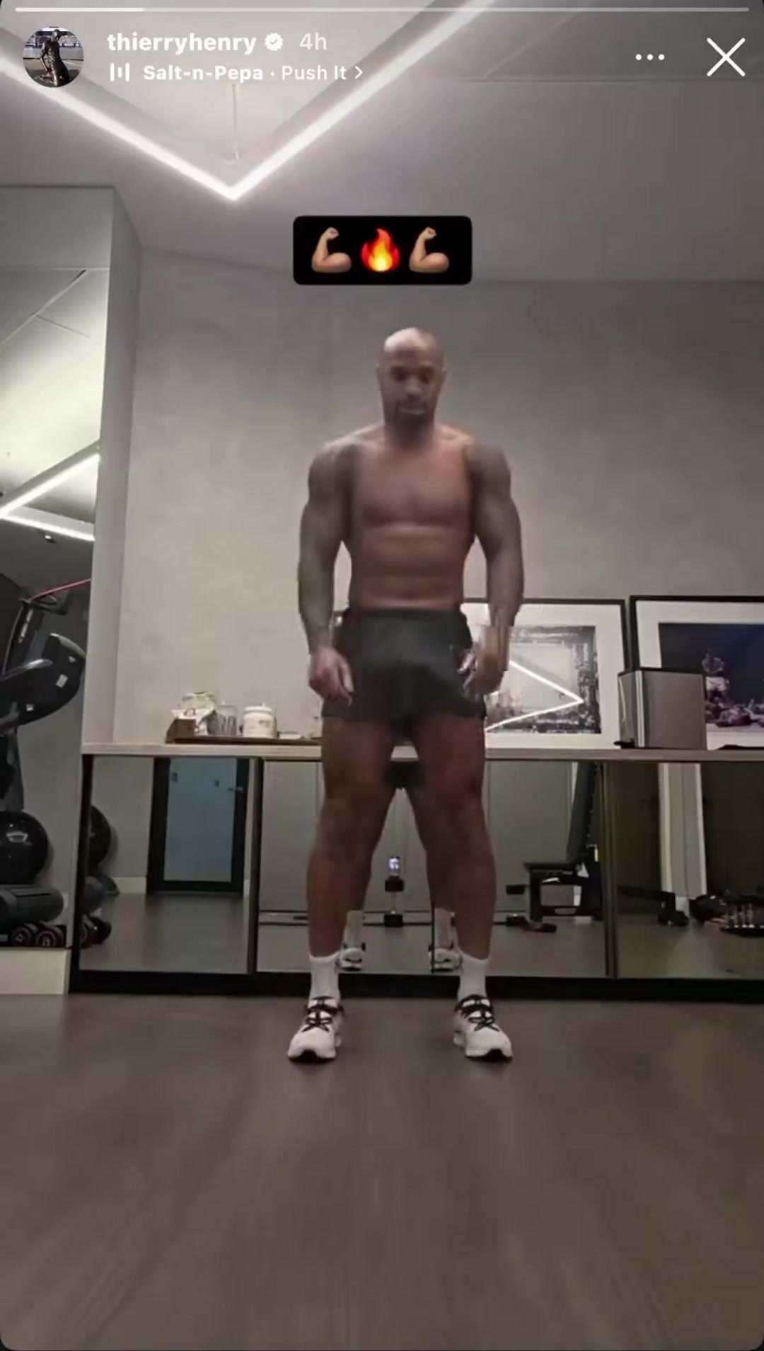 48岁亨利晒健身日常退