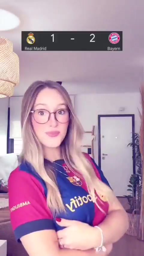 回旋镖巴萨小姐姐刚嘲笑完皇马自家就被两球带走