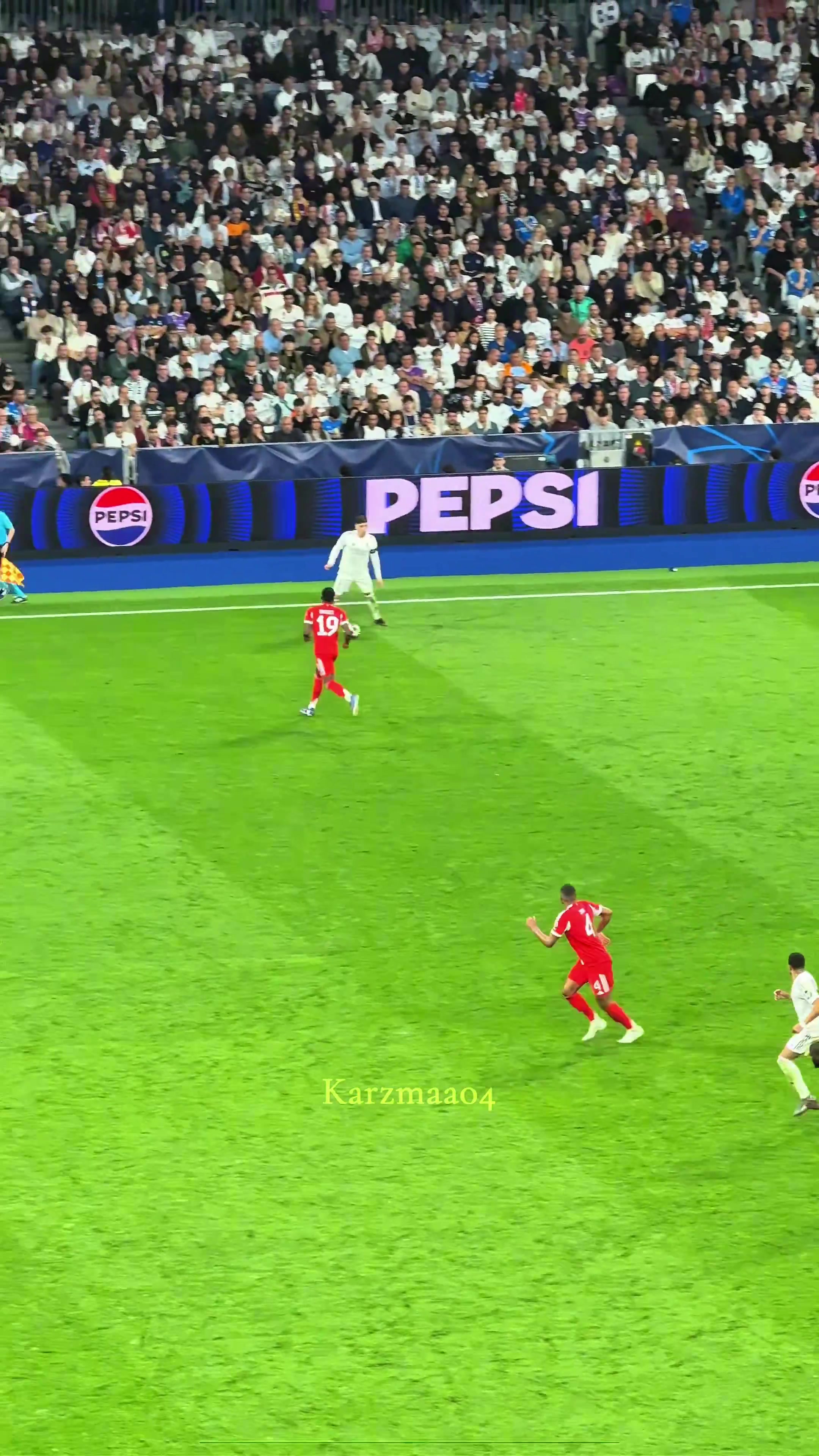 球迷实拍阿诺德助攻姆