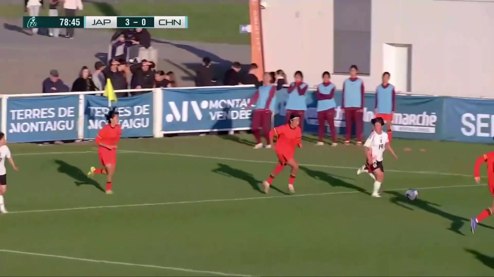 防守呢上本恭子底线突破轻松破门中国U16女足0-4日本